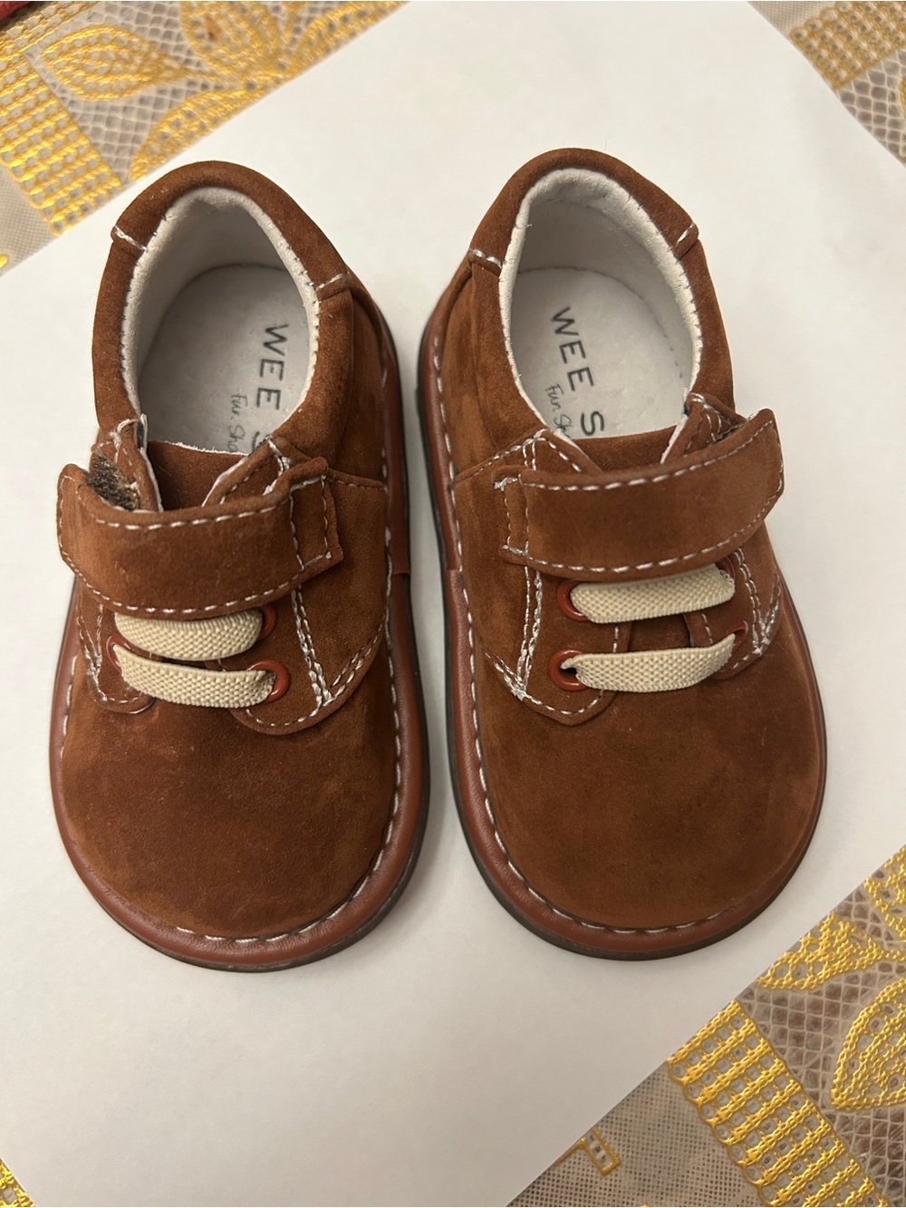 Authentic NWOT Wee Squeak Todfler Velcro Shoes